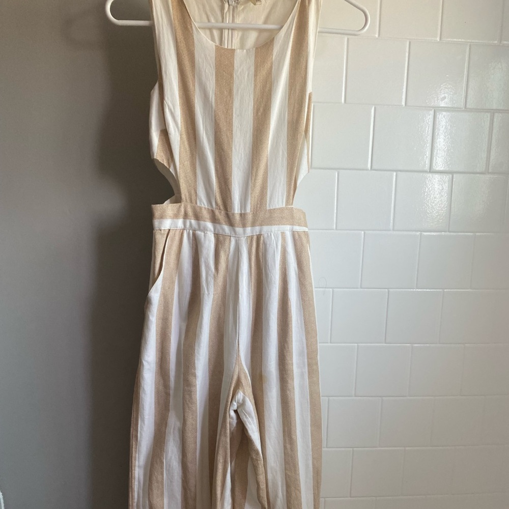 Linen jumpsuit with pockets